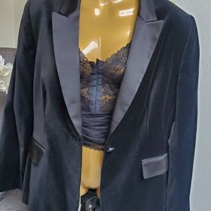 TAHARI sued suit size 14